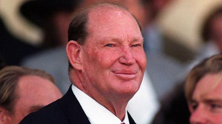 Kerry Packer poses for a photo